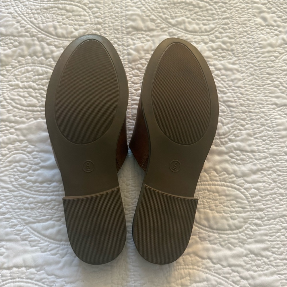 Universal Thread Shoes - Picture 5 of 5